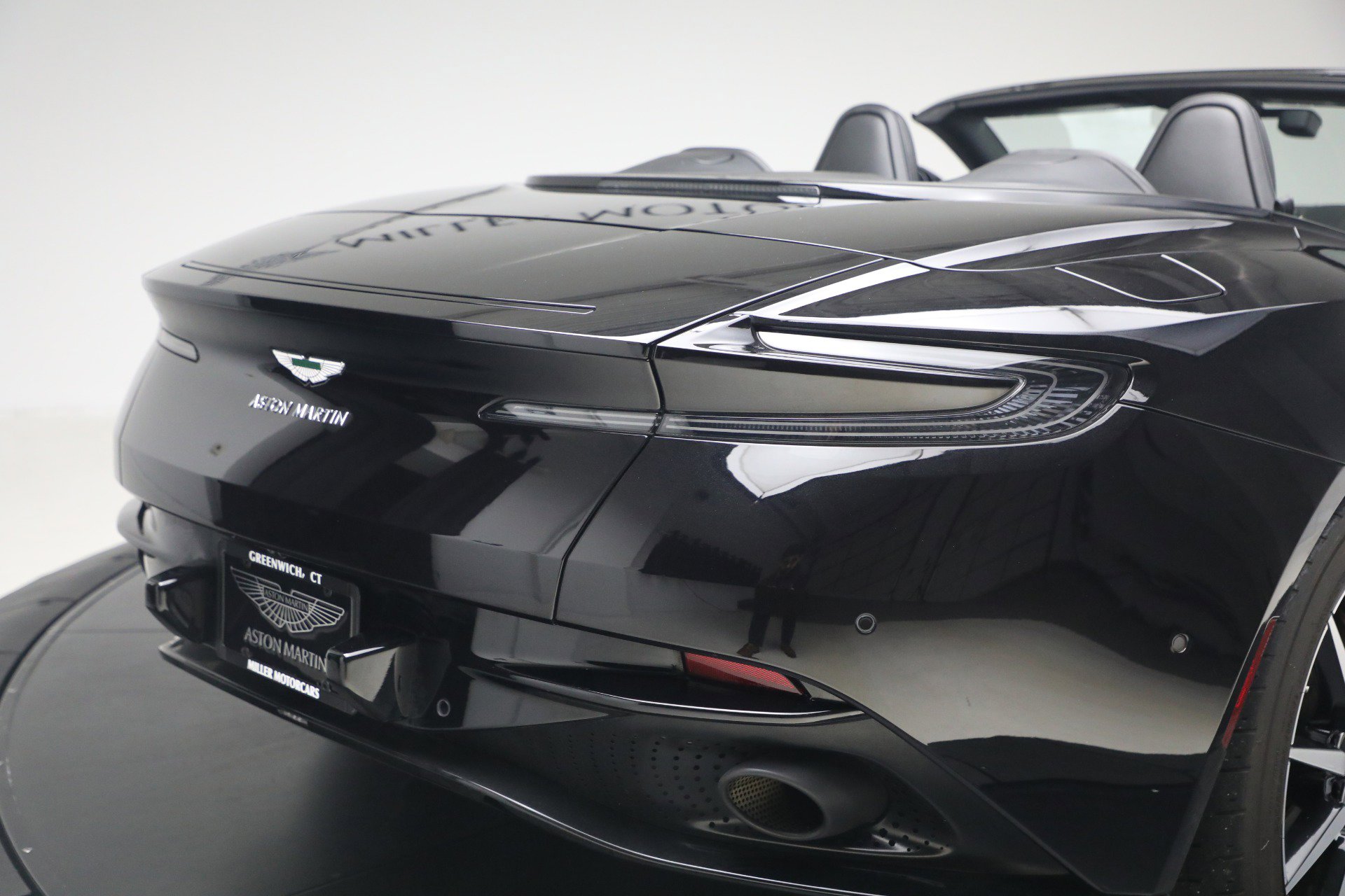 Used 2020 Aston Martin DB11 Volante image 42