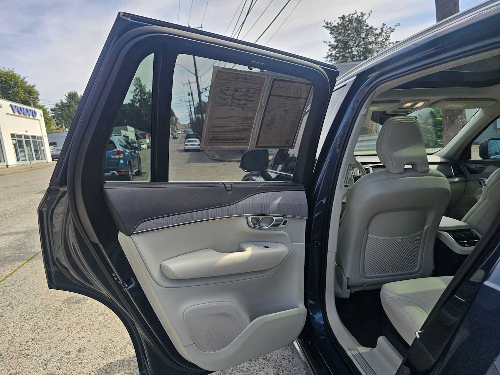 Used 2025 Volvo XC90 B6 Ultra w/ Protection Package Premier AWD/4WD image 17