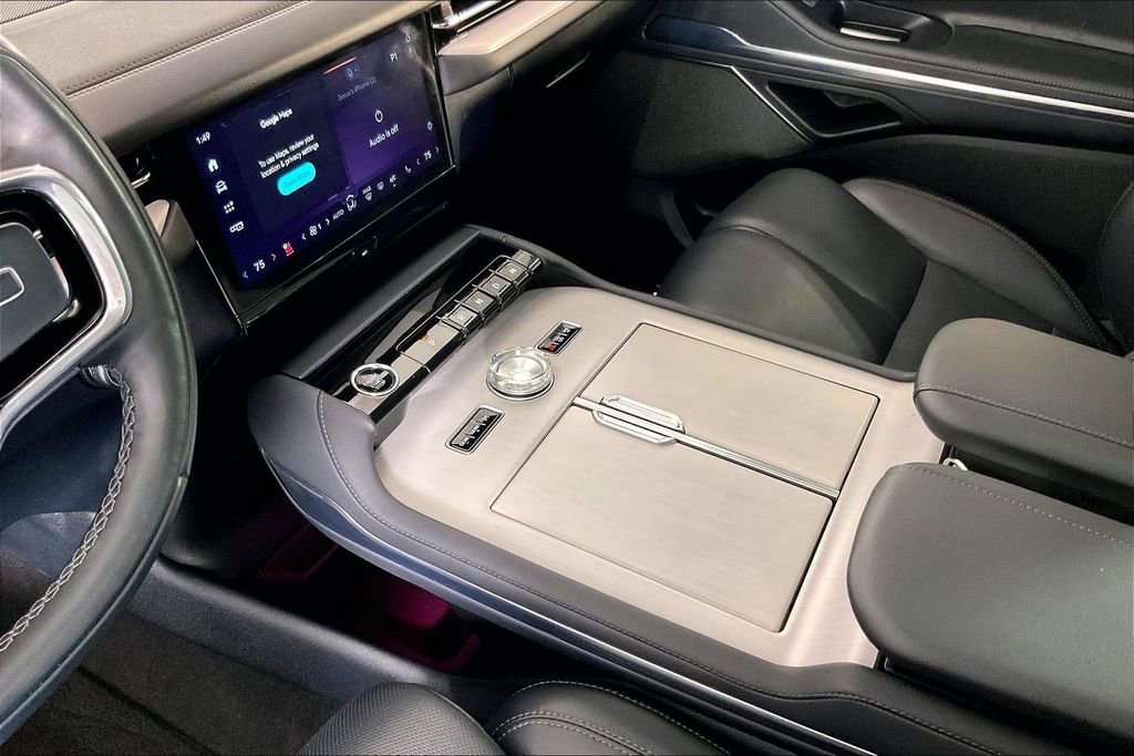 Used 2025 Lincoln Navigator Reserve image 18