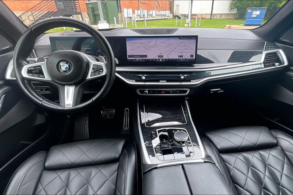 Used 2025 BMW X7 xDrive40i w/ M Sport Package AWD/4WD image 20