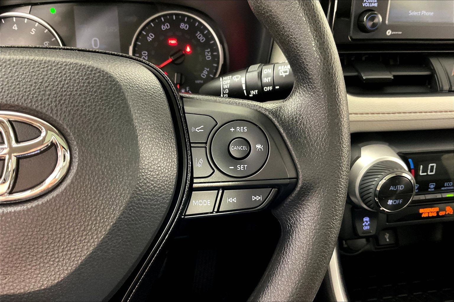 Used 2022 Toyota RAV4 XLE w/ Convenience Package image 12