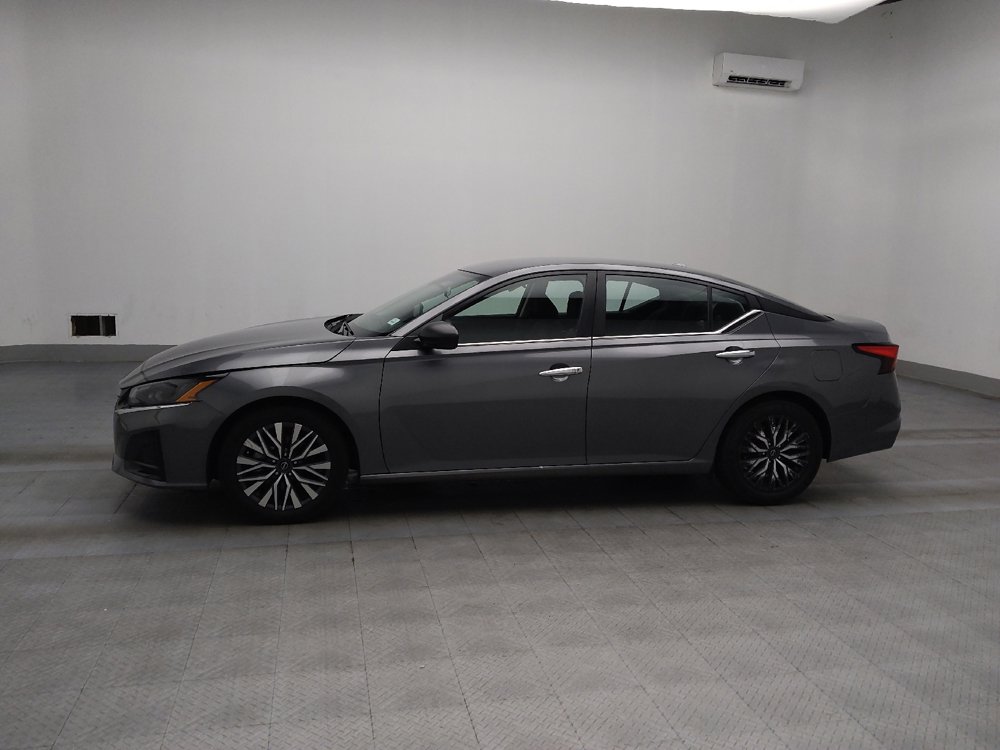 Used 2024 Nissan Altima 2.5 SV image 2