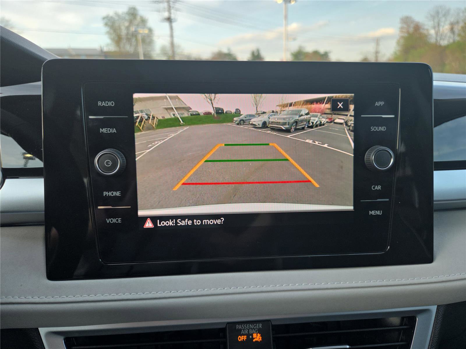 Used 2025 Volkswagen Taos SE w/ Panoramic Sunroof Package image 21