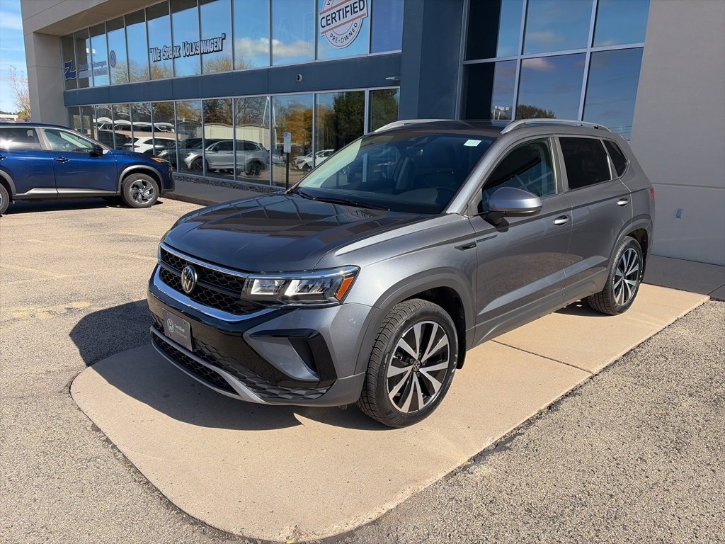 Certified 2023 Volkswagen Taos SE image 4