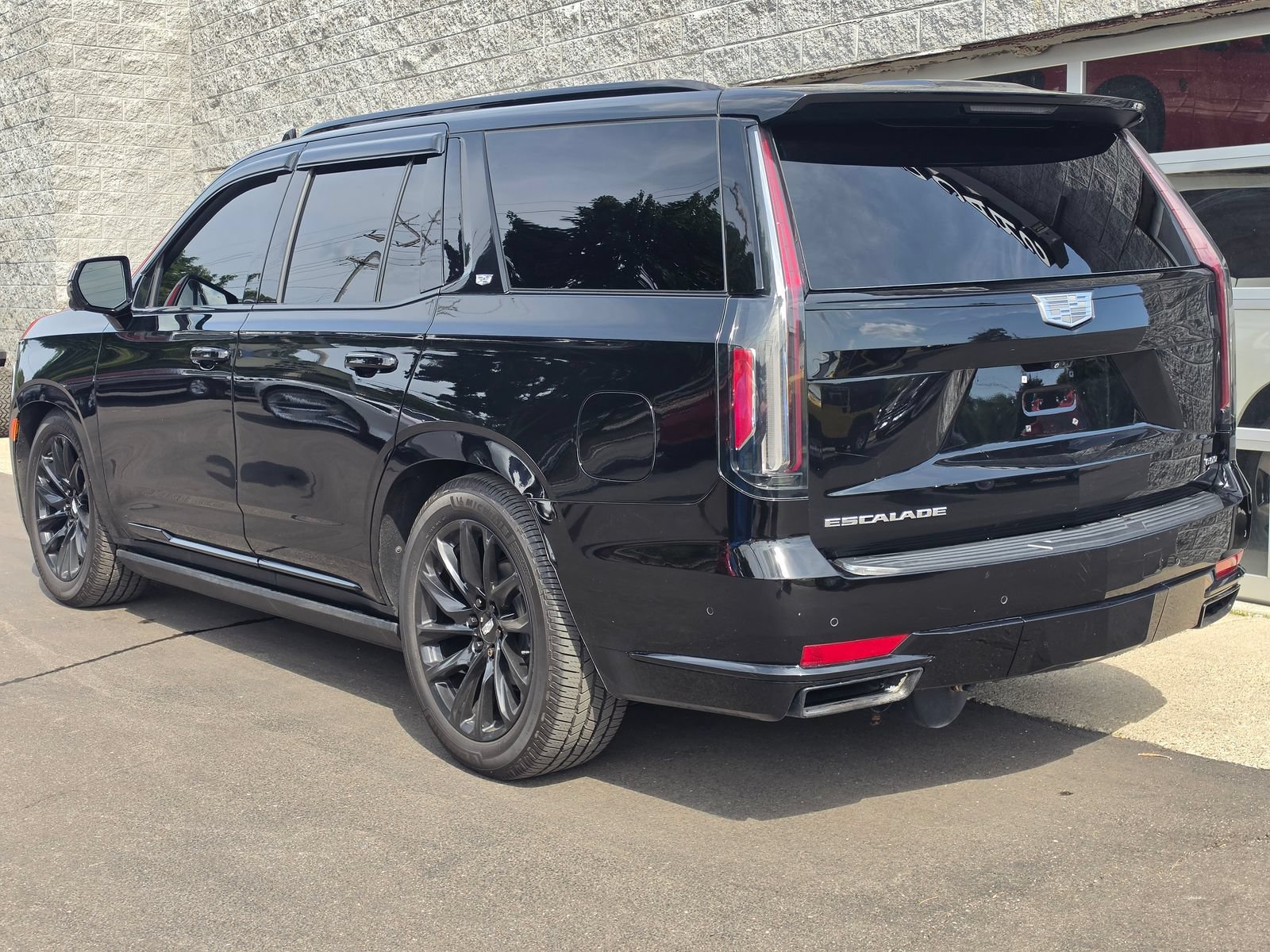 Used 2021 Cadillac Escalade Sport w/ Driver Assist Tech Package AWD/4WD image 4