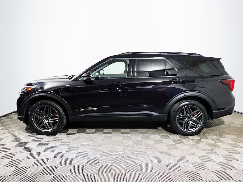 Used 2025 Ford Explorer ST-Line w/ ST-Line Street Pack AWD/4WD image 4