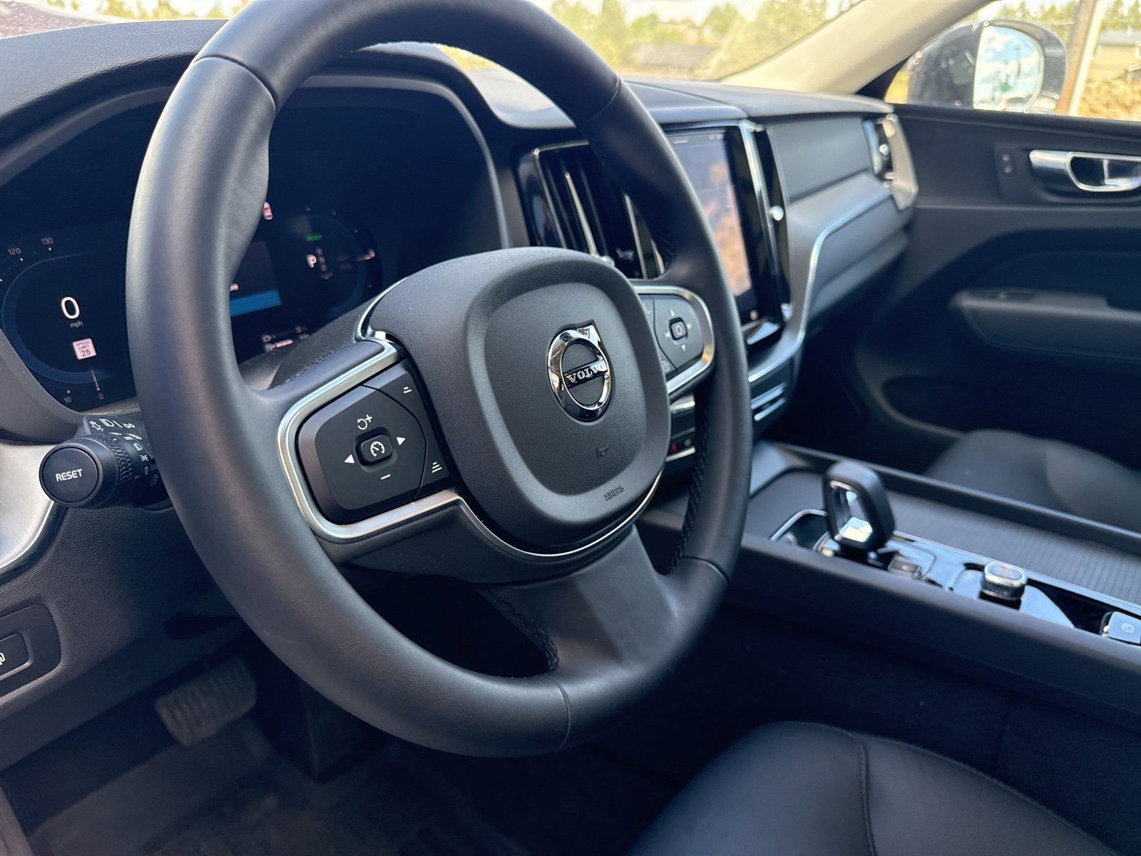 Certified 2025 Volvo XC60 T8 Core w/ Protection Package Premier image 22