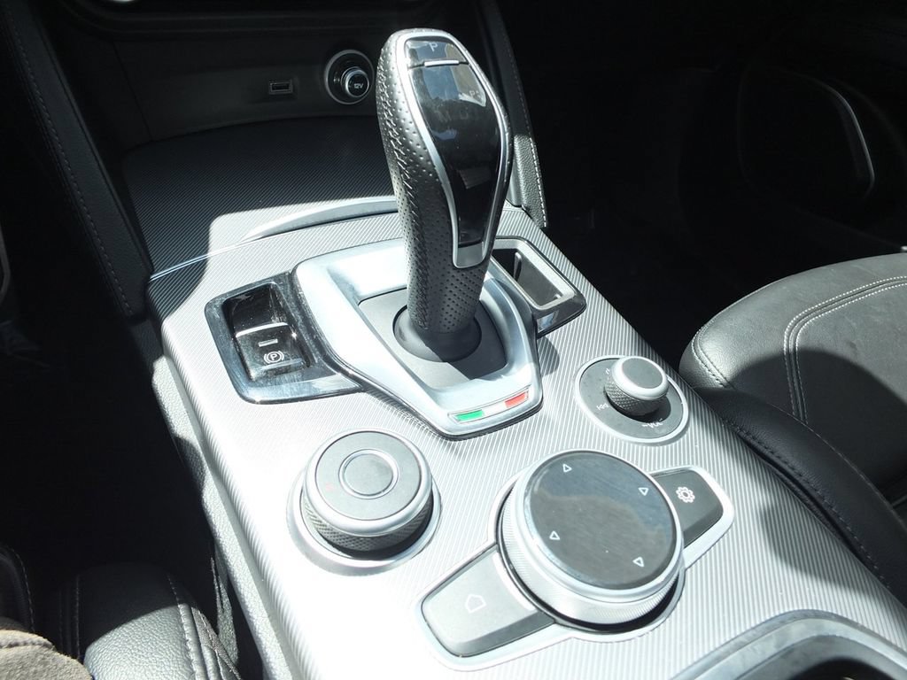 Used 2023 Alfa Romeo Stelvio Veloce AWD/4WD image 32