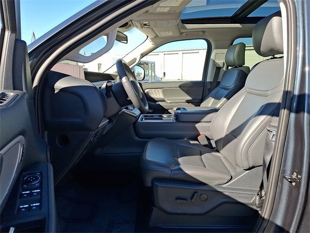 Used 2025 Ford Expedition Active image 13