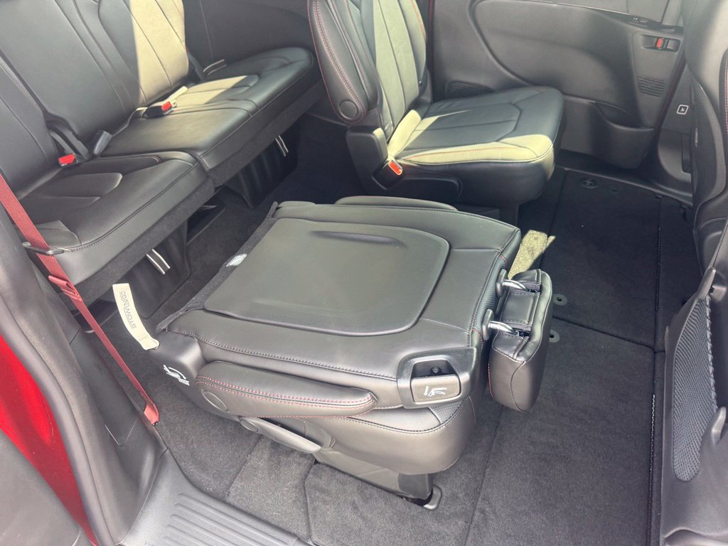 New 2027 Chrysler Pacifica Select FWD image 50
