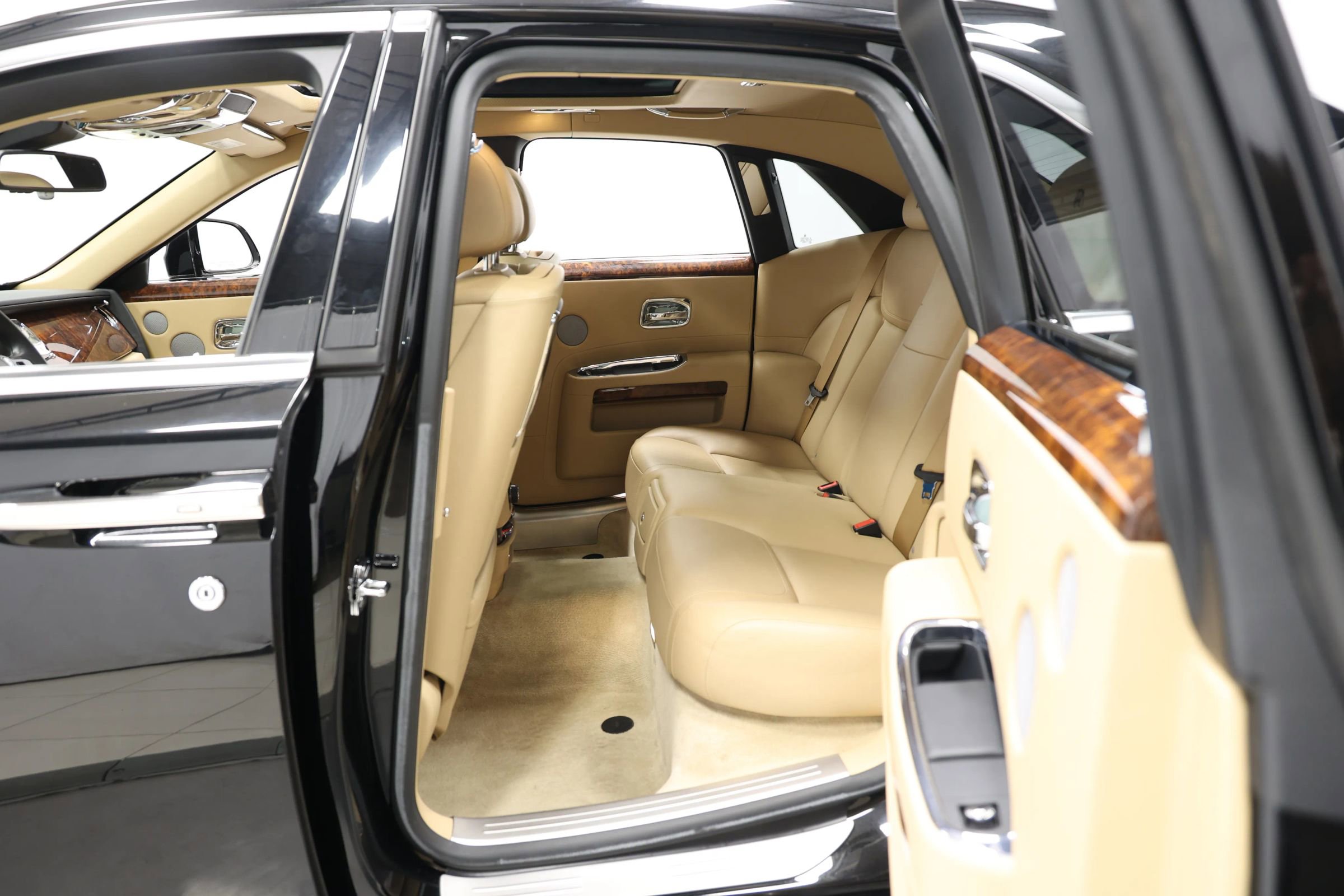 Used 2015 Rolls-Royce Ghost image 54