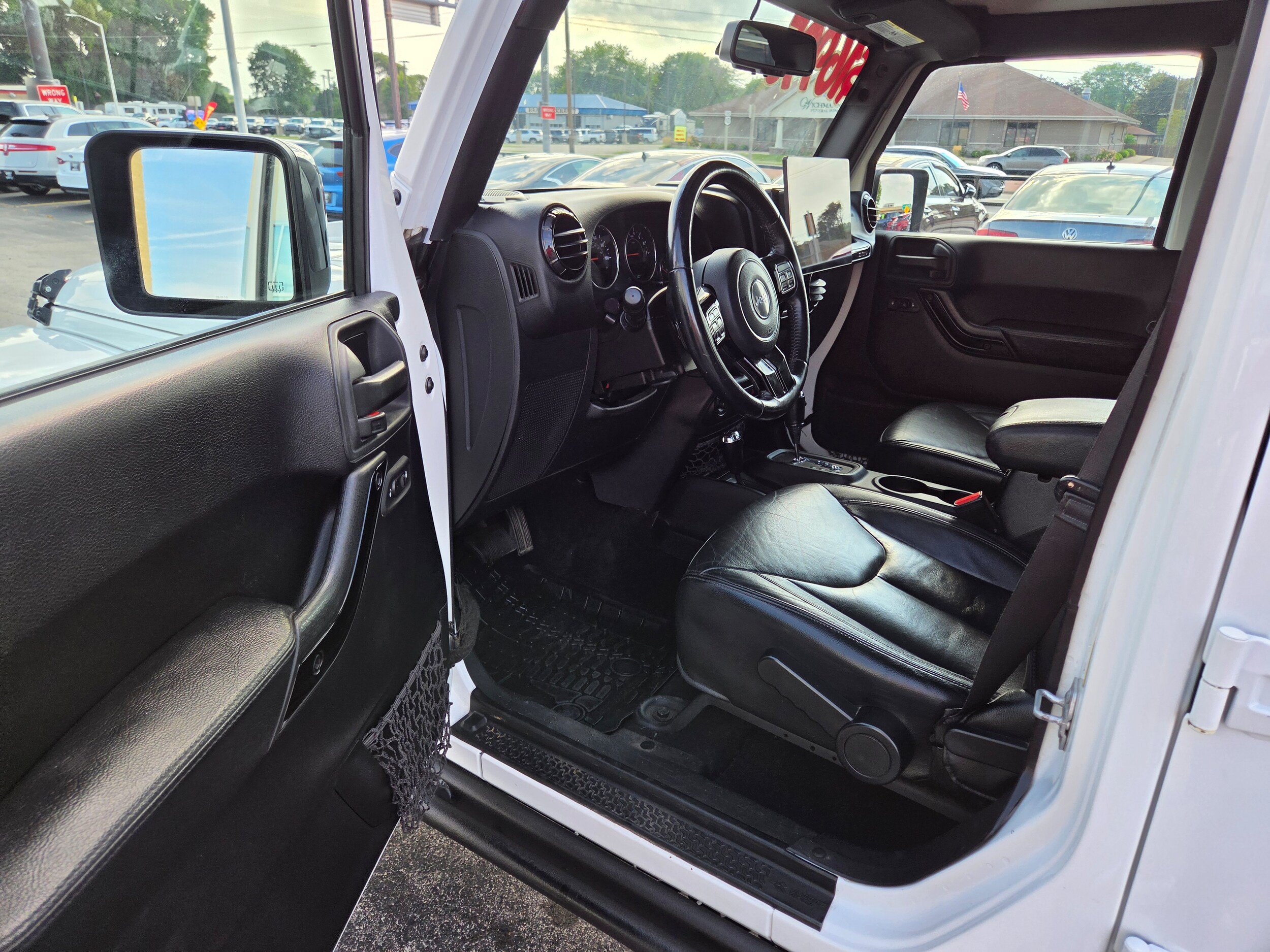 Used 2015 Jeep Wrangler Unlimited Sahara AWD/4WD image 5