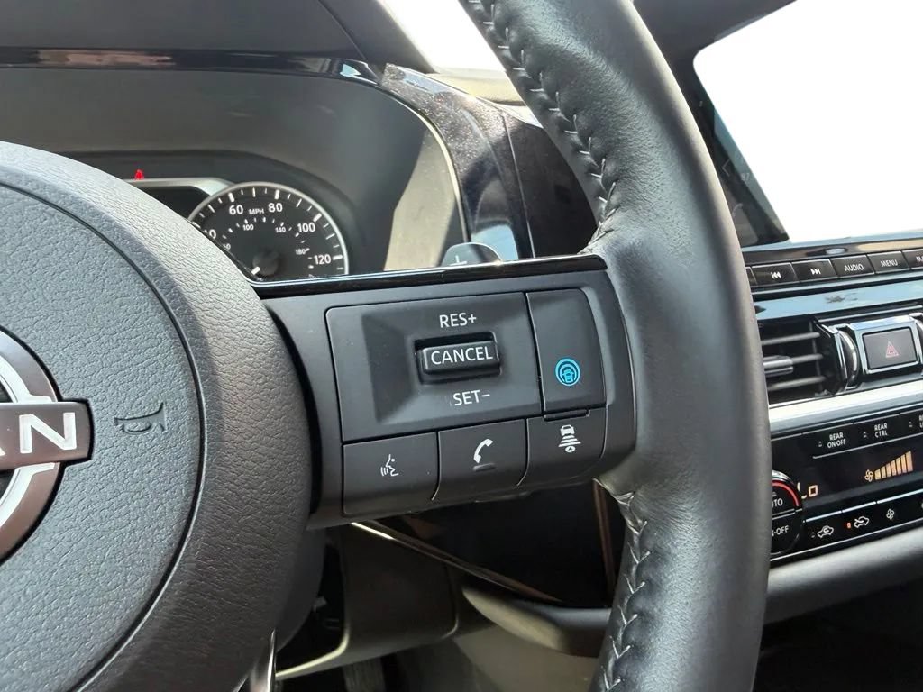 Used 2025 Nissan Pathfinder SL w/ Black Appearance Package AWD/4WD image 17