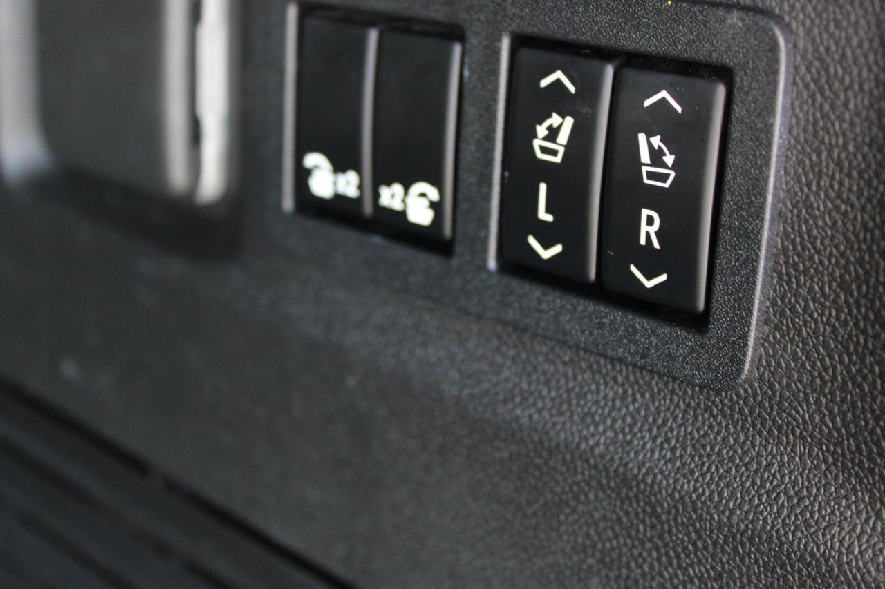 Used 2021 Chevrolet Tahoe High Country w/ Premium Package image 11