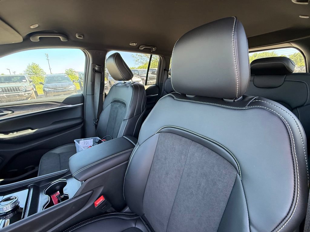 New 2026 Jeep Grand Cherokee Altitude AWD/4WD image 12