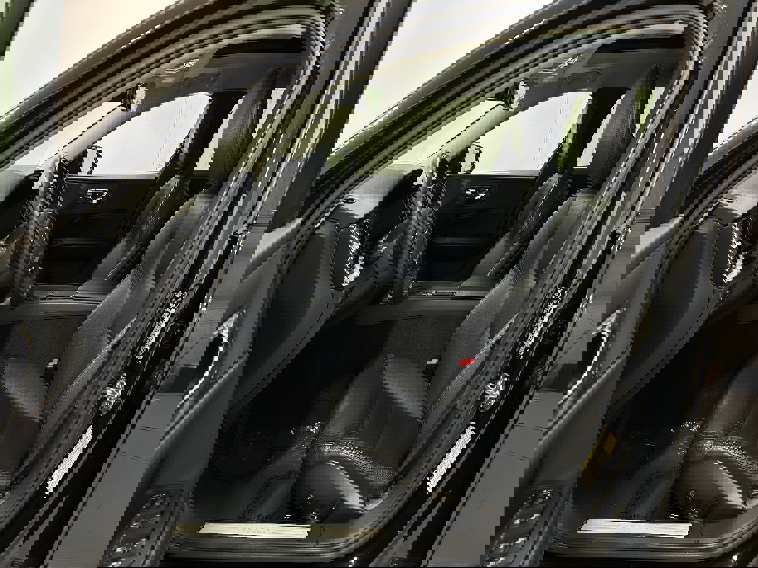 Used 2020 Volvo V60 T5 Cross Country w/ Protection Package Premier image 4