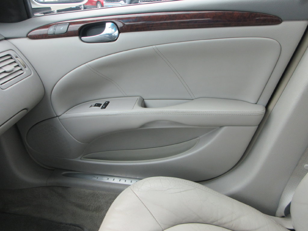 Used 2011 Buick Lucerne CXL w/ Driver Confidence Package FWD image 29