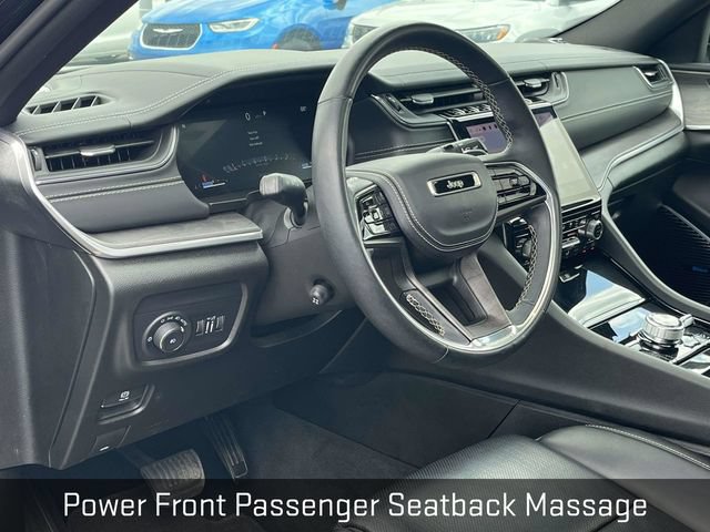 Used 2022 Jeep Grand Cherokee Overland w/ Luxury Tech Group IV AWD/4WD image 12