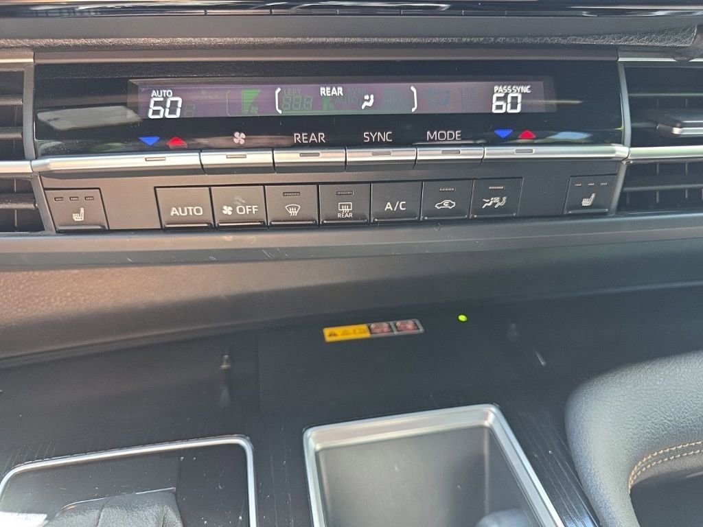 Used 2025 Toyota Sienna XLE Woodland Edition image 33