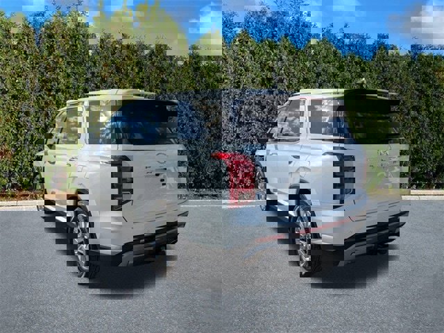 Certified 2025 Hyundai Palisade SE image 6