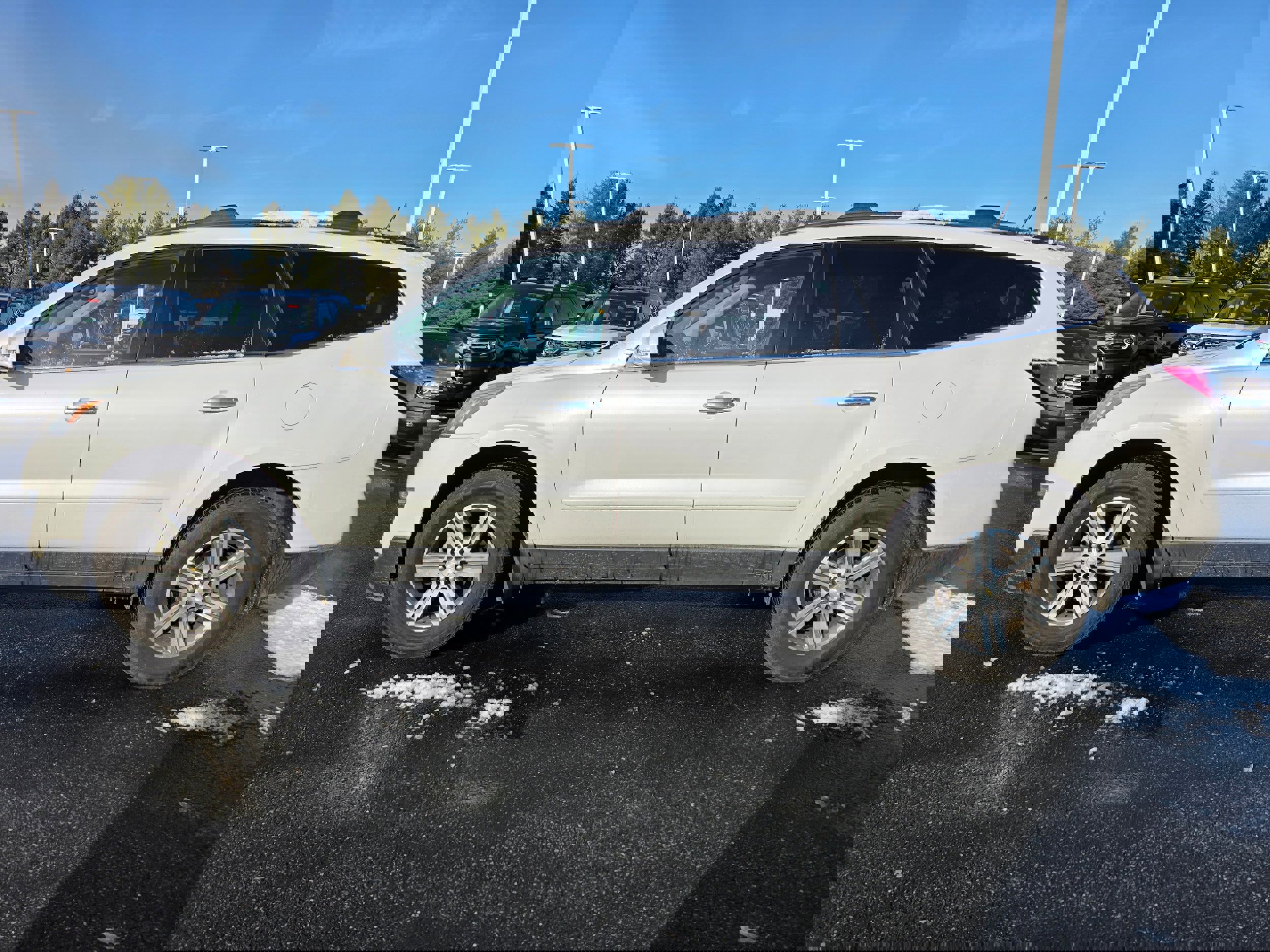 Used 2016 Chevrolet Traverse LT image 2