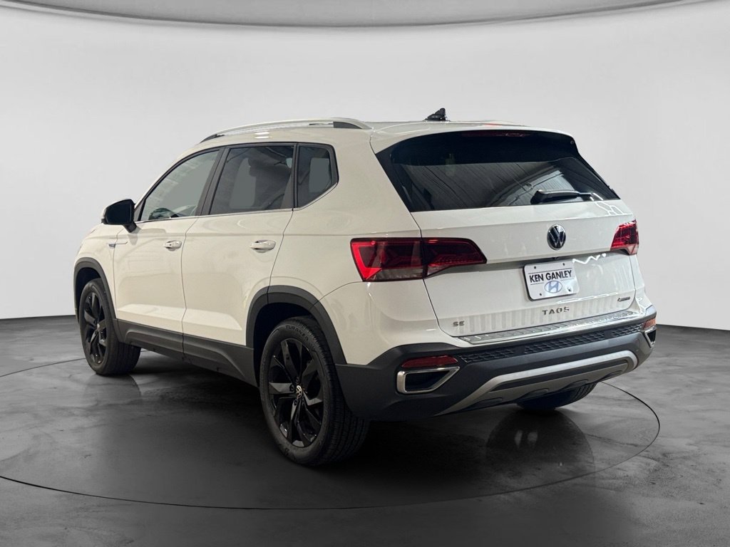 Used 2023 Volkswagen Taos SE w/ Panoramic Sunroof Package AWD/4WD image 7