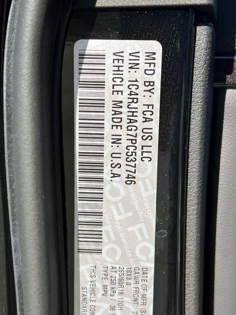 Certified 2023 Jeep Grand Cherokee Laredo image 20