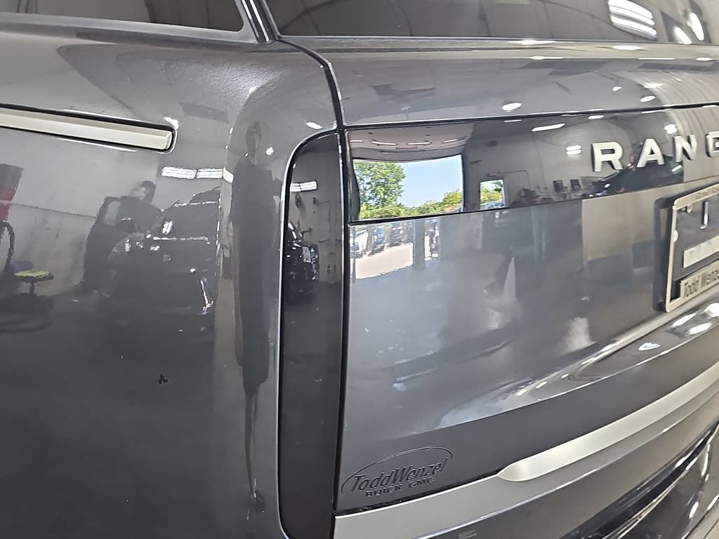 Used 2025 Land Rover Range Rover Long Wheelbase SE AWD/4WD image 40