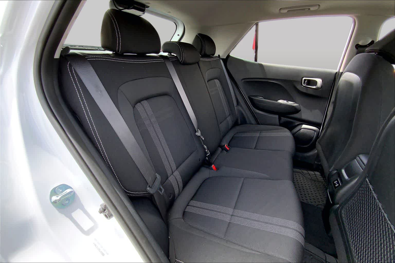 Used 2025 Hyundai Venue SEL FWD image 20