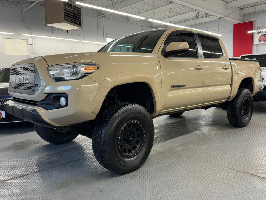 Used 2017 Toyota Tacoma SR5 w/ Tow Package AWD/4WD image 1
