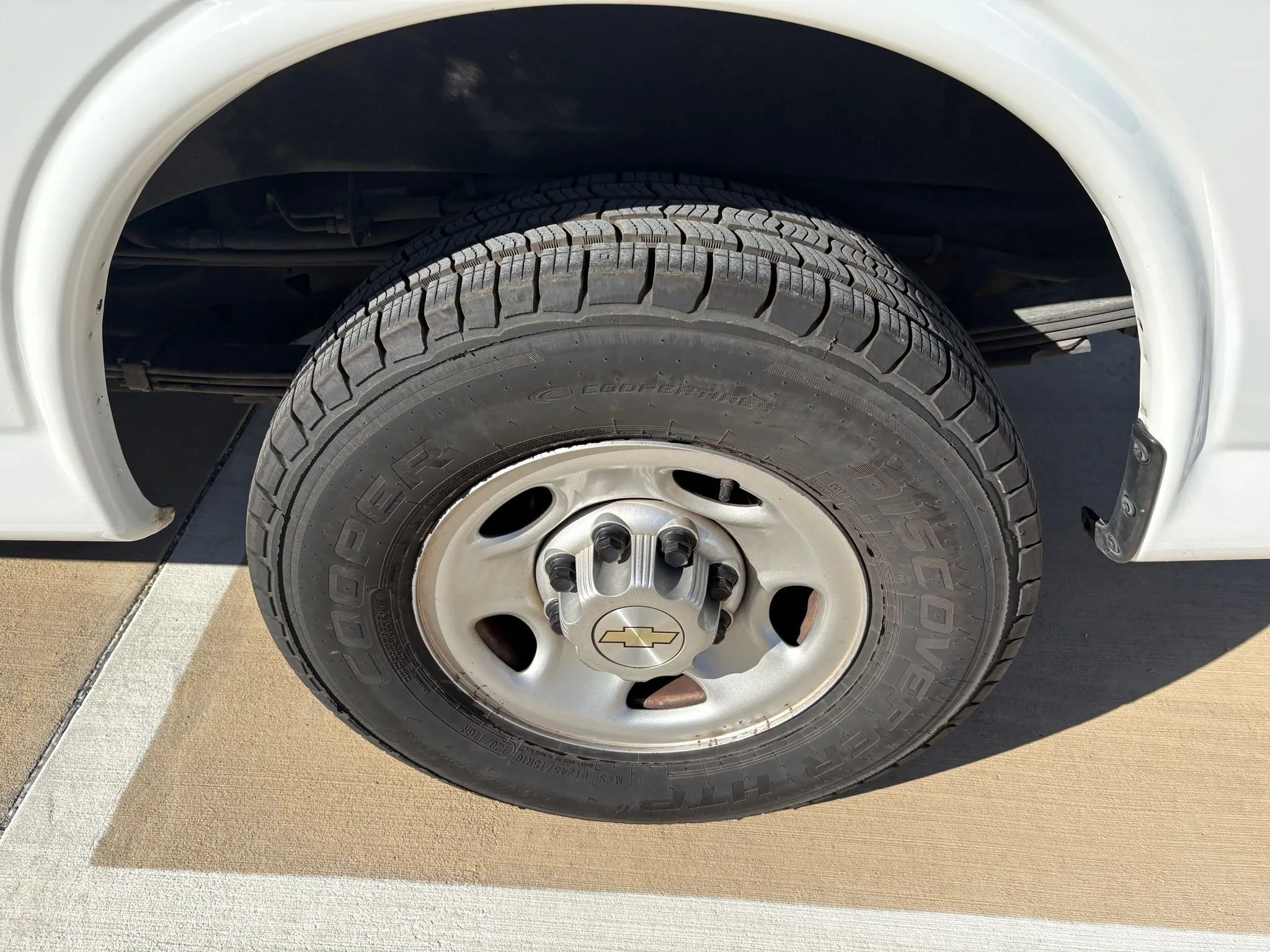 Used 2020 Chevrolet Express 2500 Regular Van 3D w/ Enhanced Convenience Package image 16