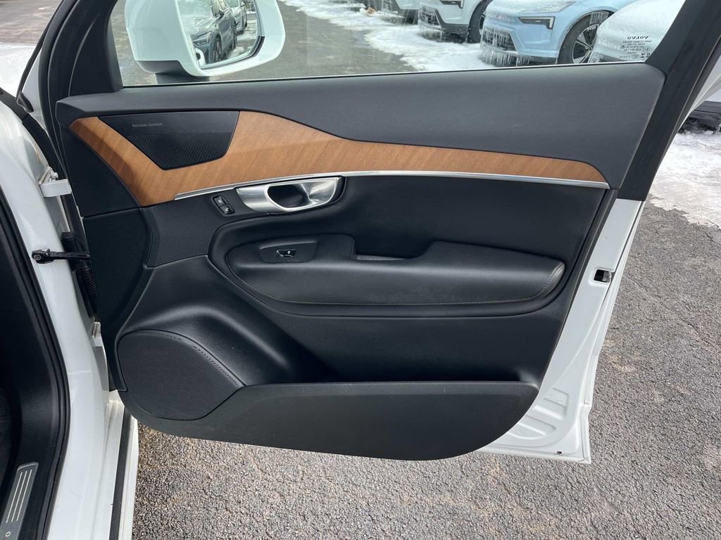 Used 2023 Volvo XC90 B6 Plus w/ Protection Package image 23