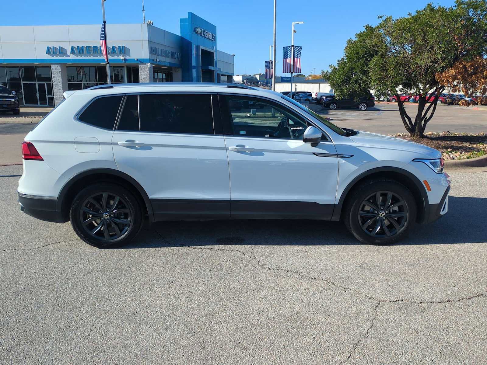 Used 2024 Volkswagen Tiguan SE image 9