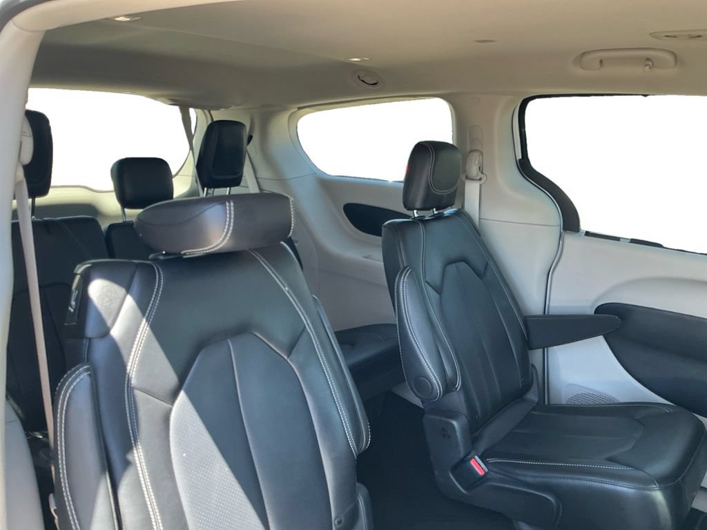 Used 2024 Chrysler Pacifica Touring-L FWD image 20
