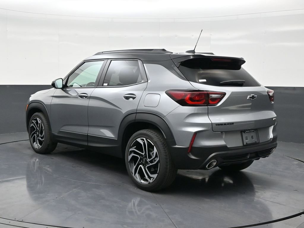 Used 2025 Chevrolet TrailBlazer RS FWD image 3
