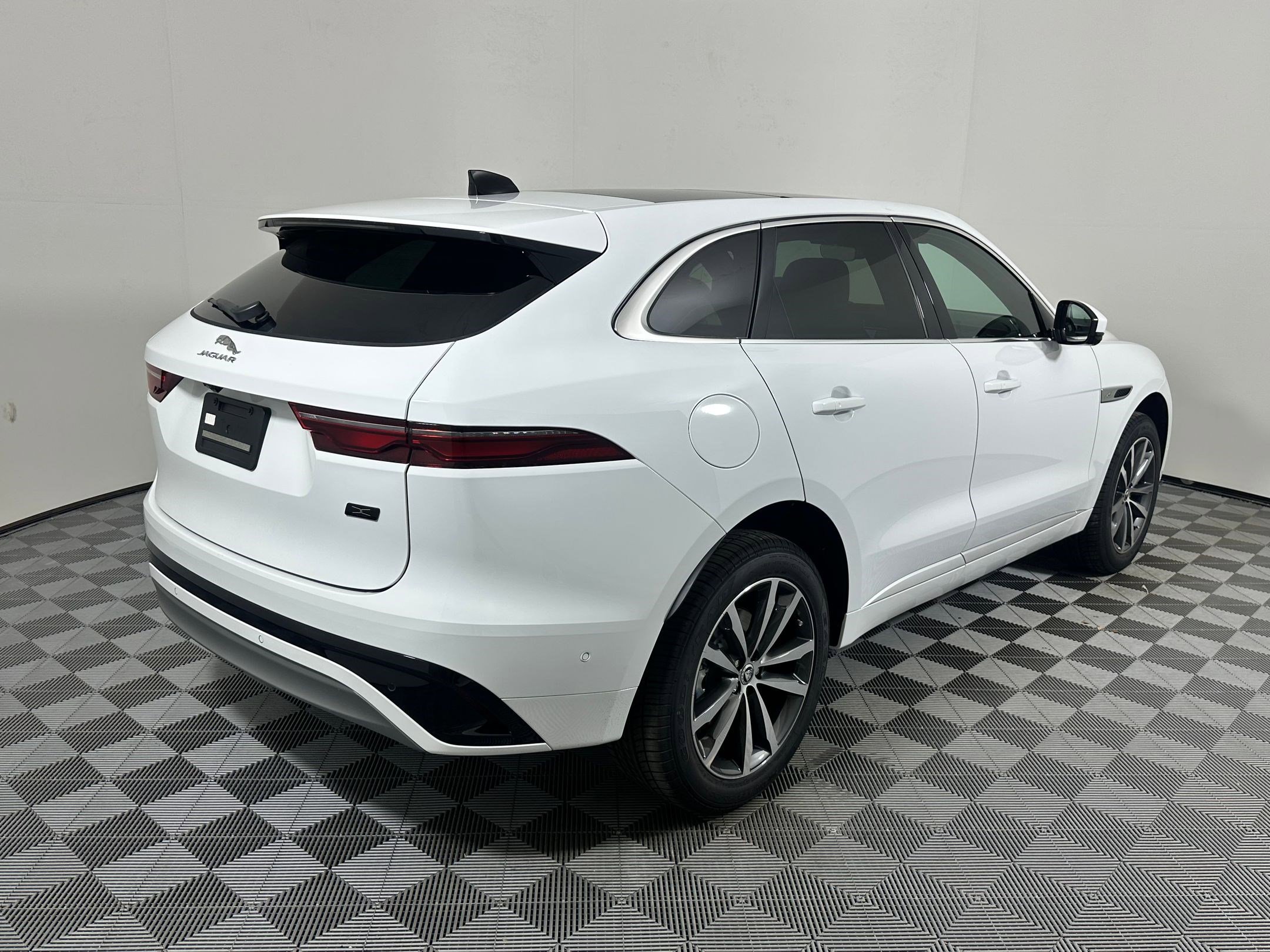 New 2026 Jaguar F-PACE R-Dynamic S image 18