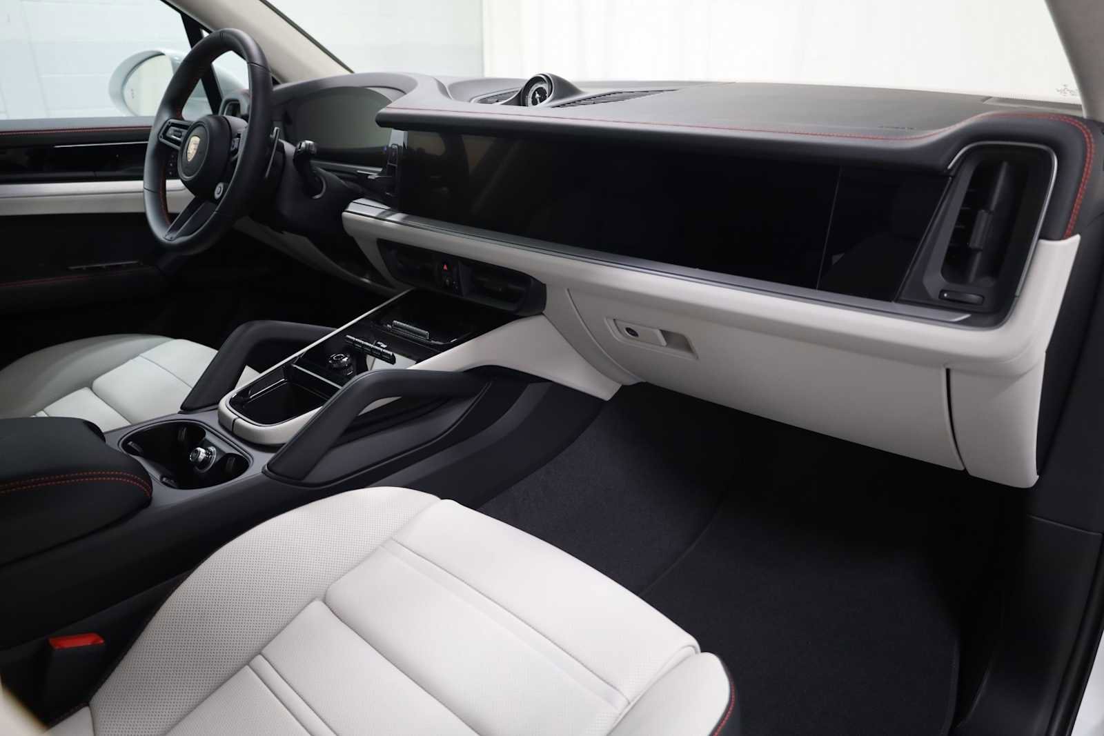 New 2025 Porsche Cayenne GTS image 6