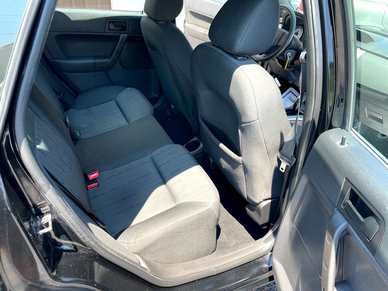 Used 2010 Ford Focus SE image 27