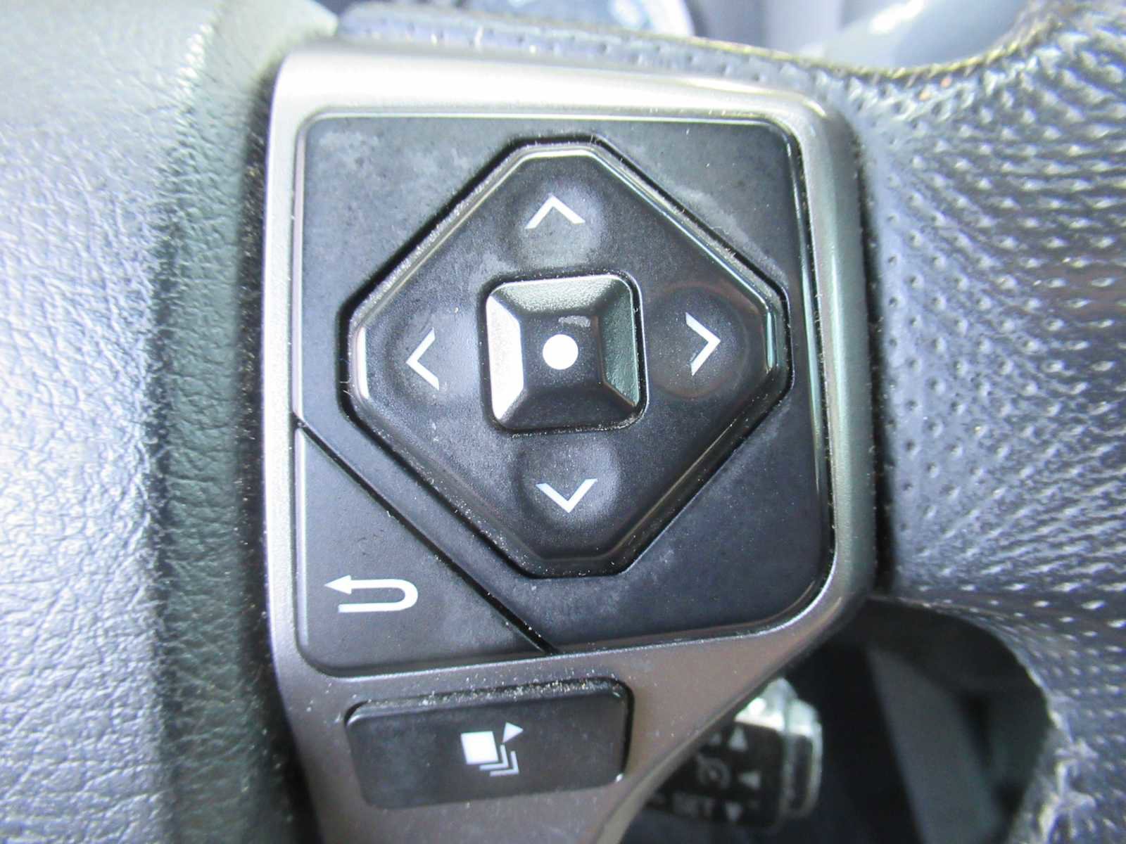 Used 2016 Toyota Tacoma SR5 w/ Towing Package image 23