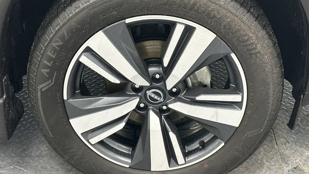 Used 2025 Nissan Rogue SL w/ SL Premium Package image 17