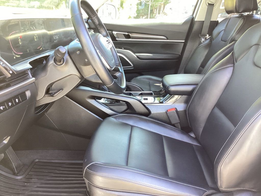 Used 2025 Kia Telluride LX image 4
