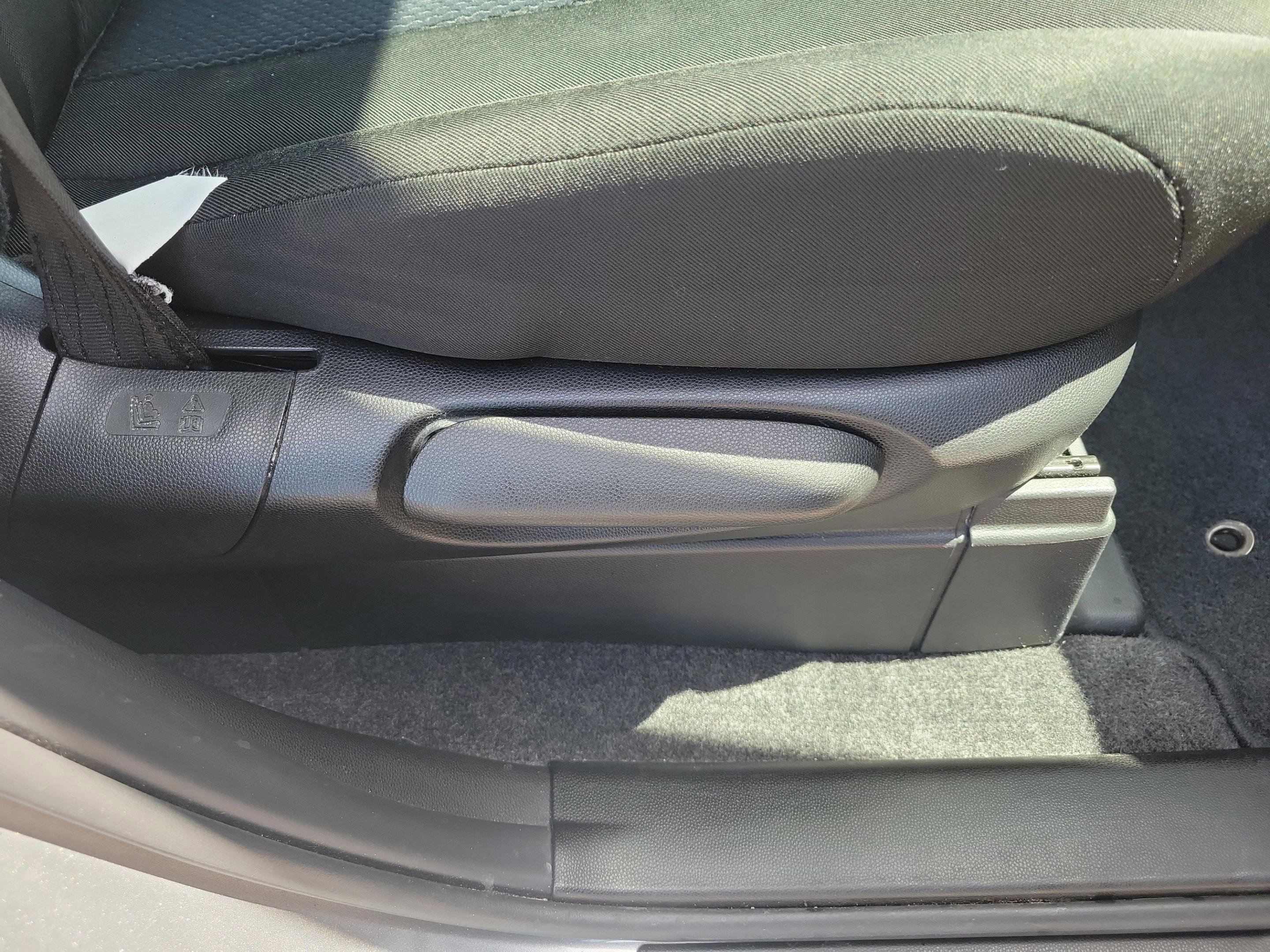 Used 2015 MAZDA MAZDA5 Sport image 19