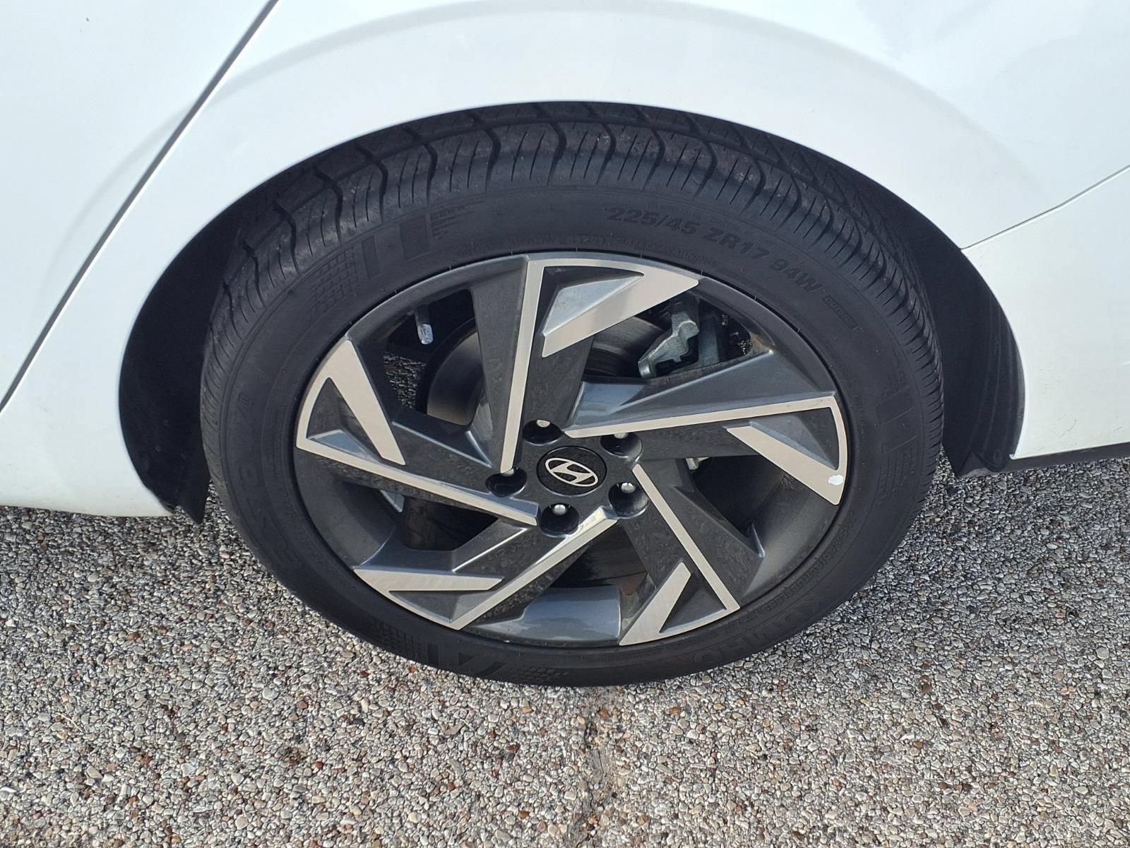 Used 2024 Hyundai Elantra Limited FWD image 25