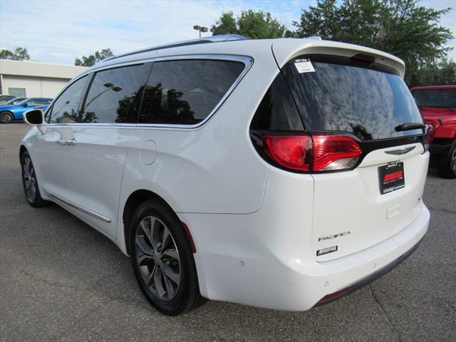 Used 2017 Chrysler Pacifica Limited FWD image 5
