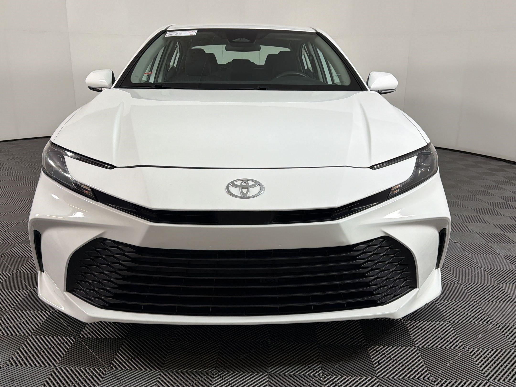 Used 2025 Toyota Camry LE FWD image 5