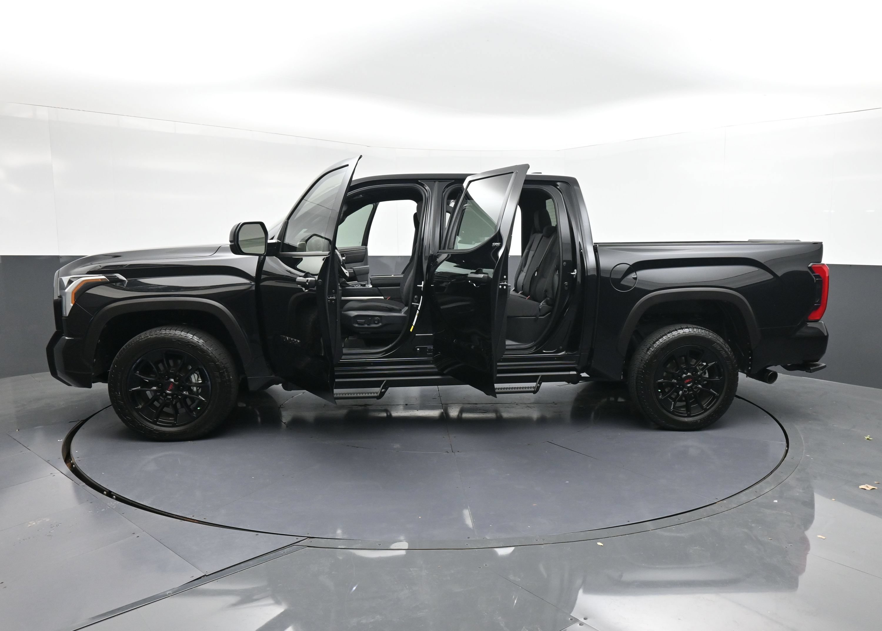 Used 2025 Toyota Tundra SR5 AWD/4WD image 43