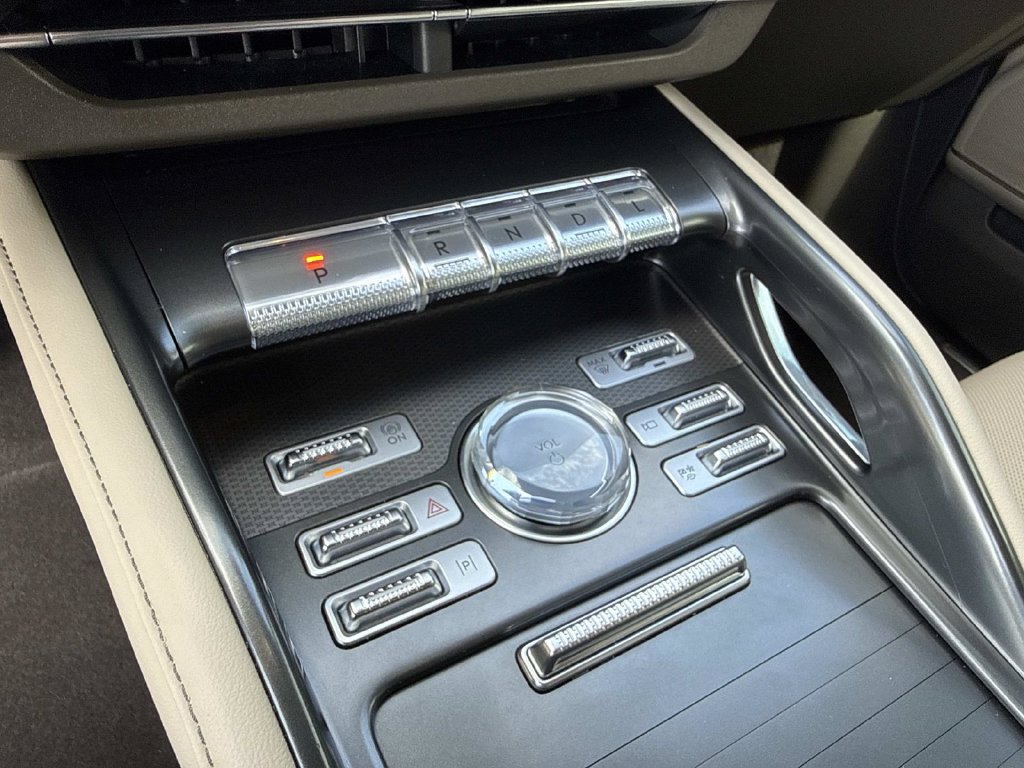Used 2025 Lincoln Nautilus Premier AWD/4WD image 29