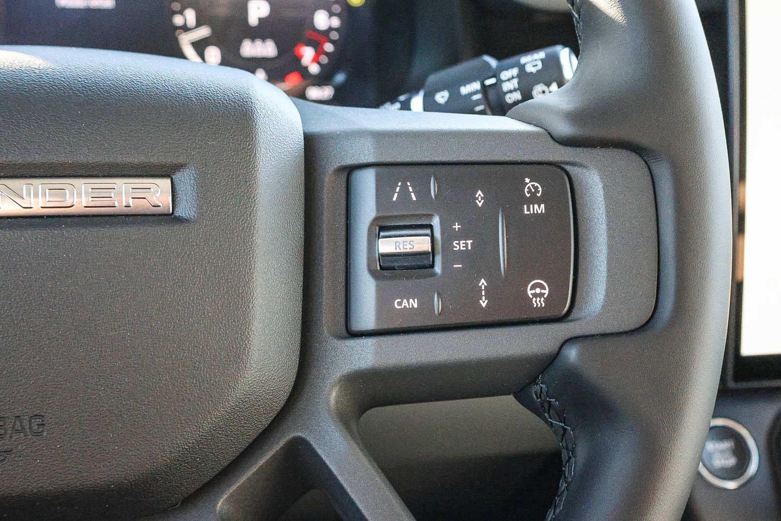 New 2026 Land Rover Defender 110 X-Dynamic SE image 35