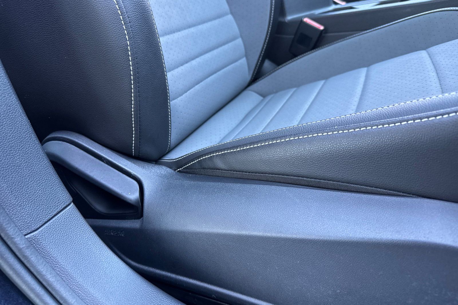 Used 2025 Volkswagen Jetta SE image 23