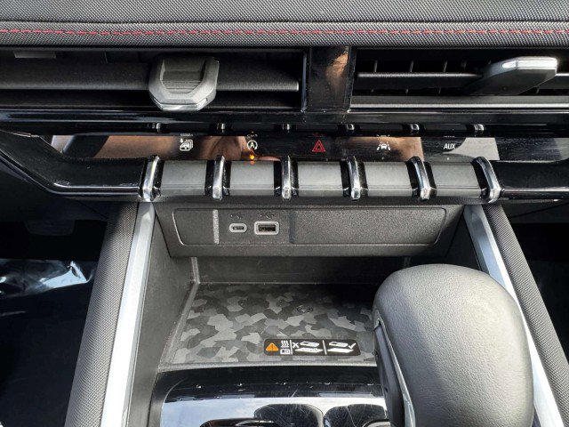 Used 2025 Chevrolet Colorado Z71 w/ Z71 Convenience Package 2 image 32